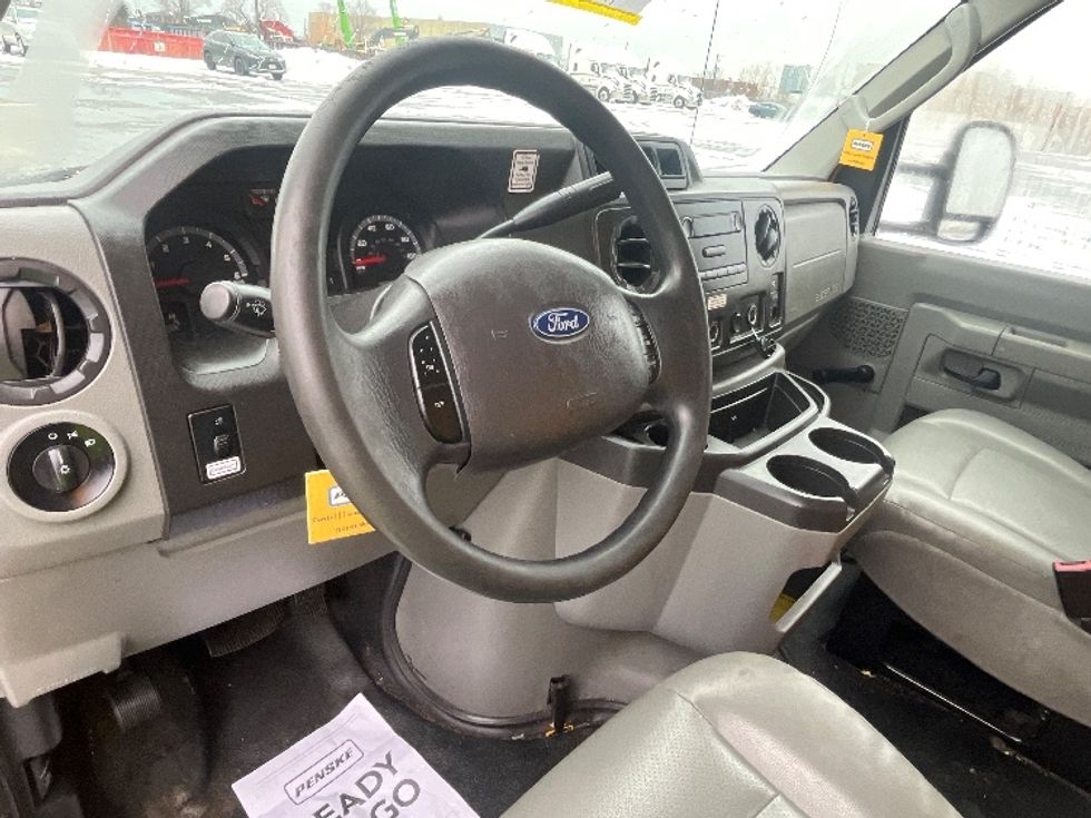 Light Duty Box Truck-Light and Medium Duty Trucks-Ford-2019-E350-Toronto-ON-115,101\n\t\tkm-$ 34,250 - Image 17
