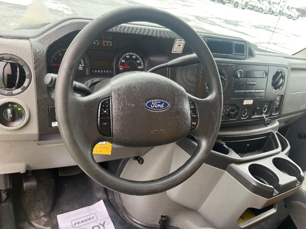 Light Duty Box Truck-Light and Medium Duty Trucks-Ford-2019-E350-Toronto-ON-115,101\n\t\tkm-$ 34,250 - Image 18