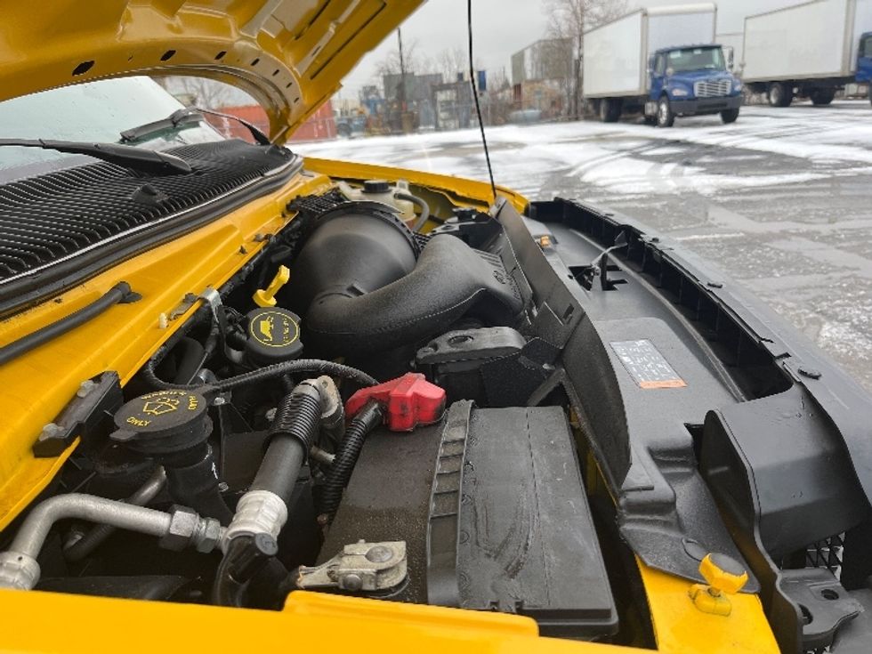 Light Duty Box Truck-Light and Medium Duty Trucks-Ford-2019-E350-Toronto-ON-115,101\n\t\tkm-$ 34,250 - Image 23