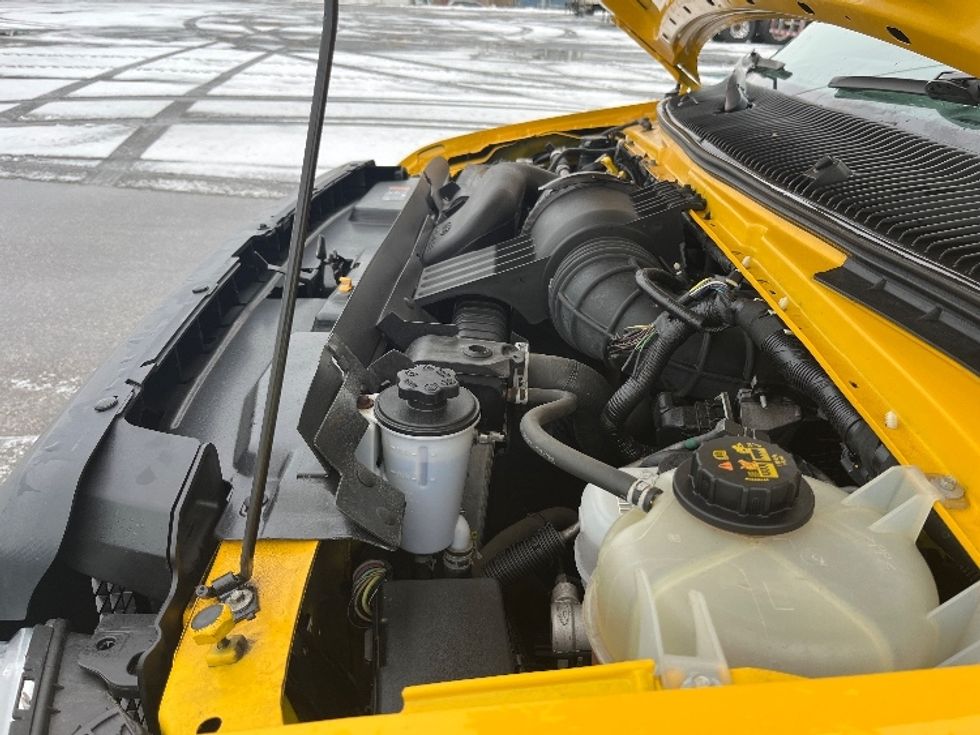 Light Duty Box Truck-Light and Medium Duty Trucks-Ford-2019-E350-Toronto-ON-115,101\n\t\tkm-$ 34,250 - Image 24