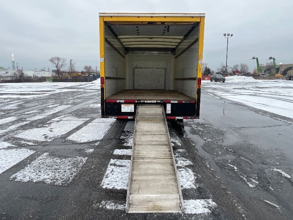 Light Duty Box Truck-Light and Medium Duty Trucks-Ford-2019-E350-Toronto-ON-115,101\n\t\tkm-$ 34,250 - Image 9