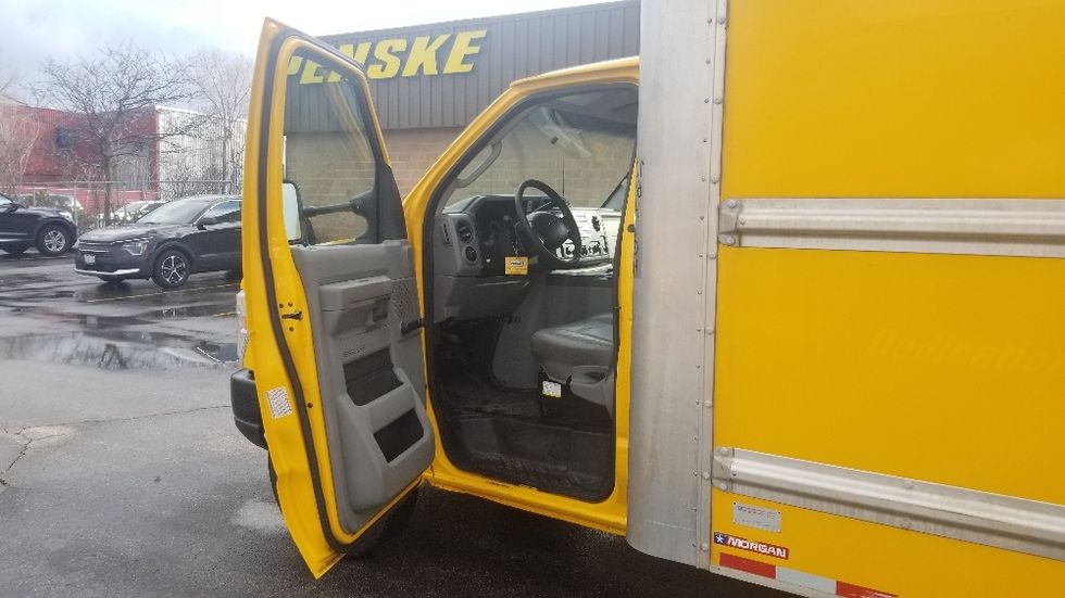 Light Duty Box Truck-Light and Medium Duty Trucks-Ford-2019-E350-Toronto-ON-179,372\n\t\tkm-$ 28,750 - Image 16