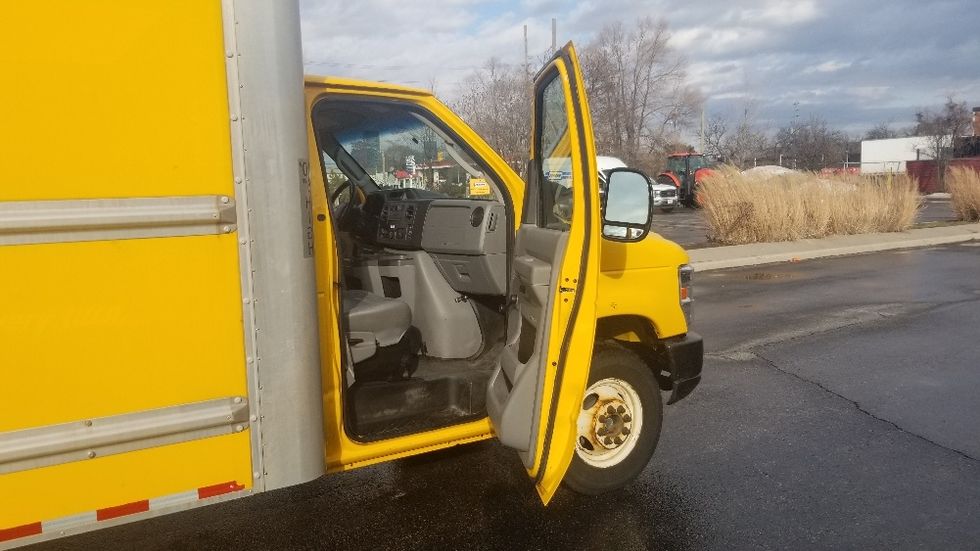 Light Duty Box Truck-Light and Medium Duty Trucks-Ford-2019-E350-Toronto-ON-179,372\n\t\tkm-$ 28,750 - Image 20