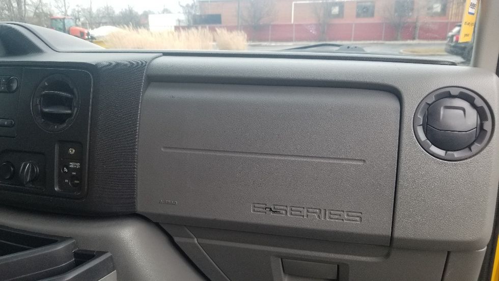 Light Duty Box Truck-Light and Medium Duty Trucks-Ford-2019-E350-Toronto-ON-179,372\n\t\tkm-$ 28,750 - Image 21