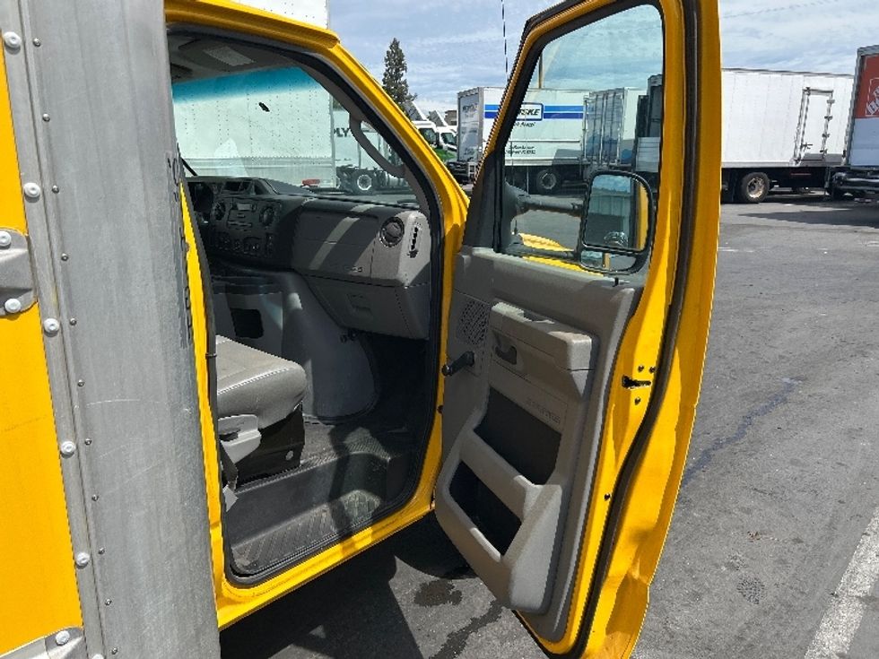 Light Duty Box Truck-Light and Medium Duty Trucks-Ford-2019-E350-West Sacramento-CA-98,061\n\t\tmiles-$ 23,500 - Image 20