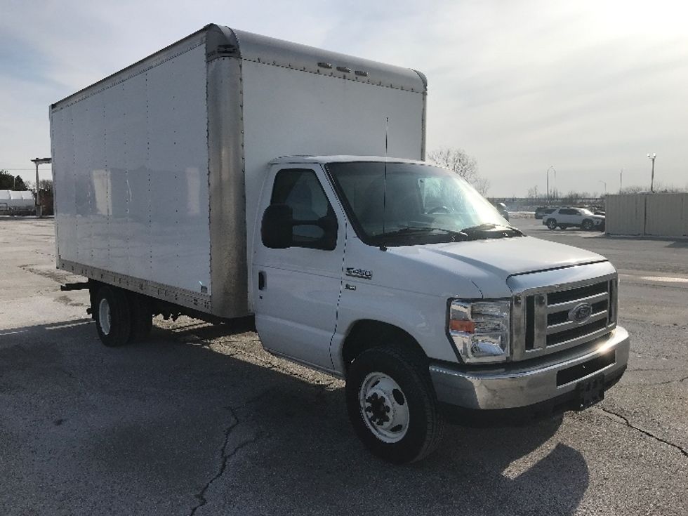 Light Duty Box Truck-Light and Medium Duty Trucks-Ford-2019-E450-Cambridge-ON-189,131\n\t\tkm-$ 31,250 - Image 1