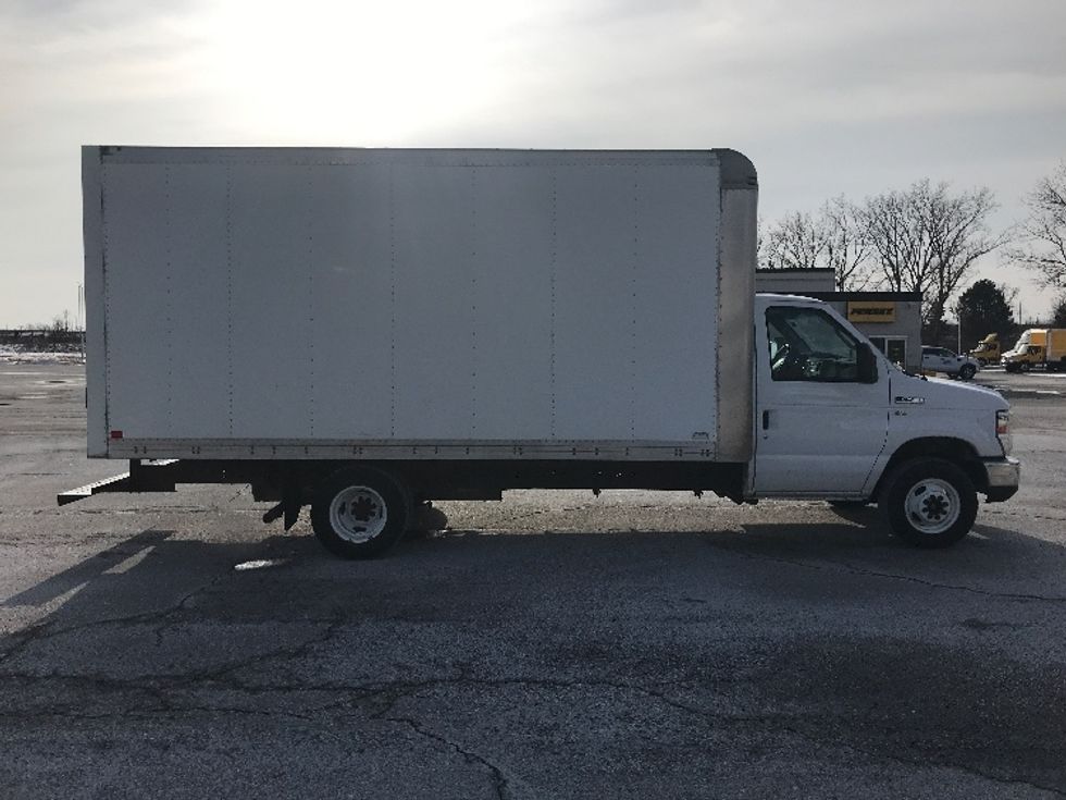 Light Duty Box Truck-Light and Medium Duty Trucks-Ford-2019-E450-Cambridge-ON-189,131\n\t\tkm-$ 31,250 - Image 15