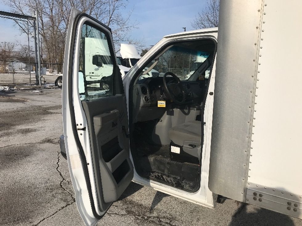 Light Duty Box Truck-Light and Medium Duty Trucks-Ford-2019-E450-Cambridge-ON-189,131\n\t\tkm-$ 31,250 - Image 16