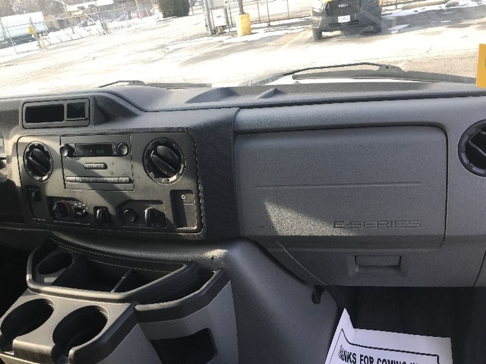 Light Duty Box Truck-Light and Medium Duty Trucks-Ford-2019-E450-Cambridge-ON-189,131\n\t\tkm-$ 31,250 - Image 19