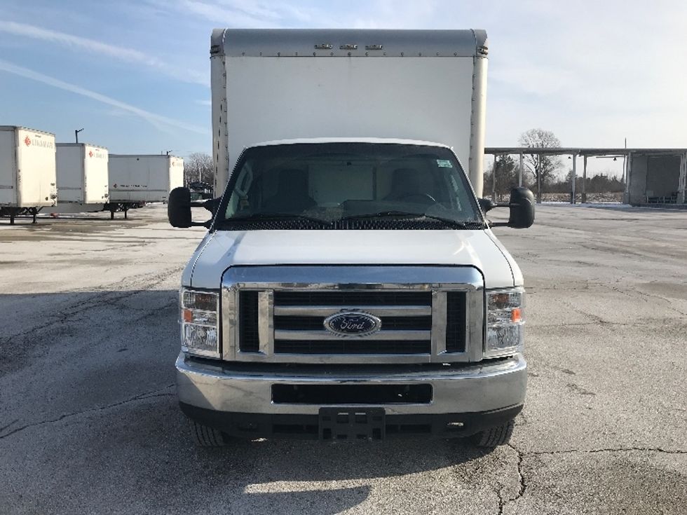 Light Duty Box Truck-Light and Medium Duty Trucks-Ford-2019-E450-Cambridge-ON-189,131\n\t\tkm-$ 31,250 - Image 2
