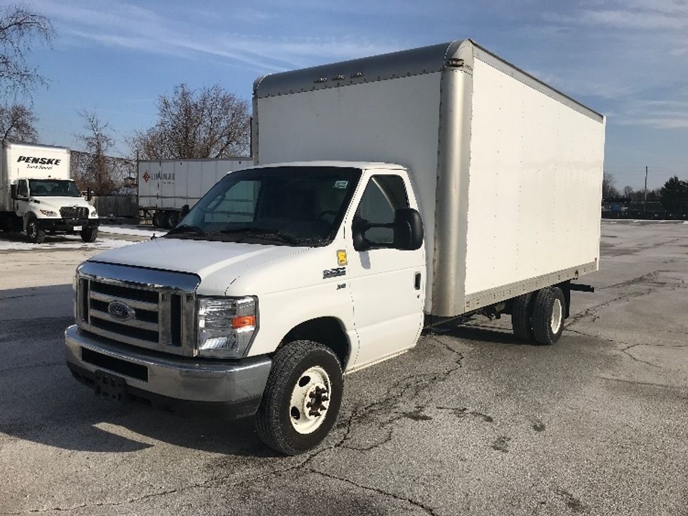 Light Duty Box Truck-Light and Medium Duty Trucks-Ford-2019-E450-Cambridge-ON-189,131\n\t\tkm-$ 31,250 - Image 3