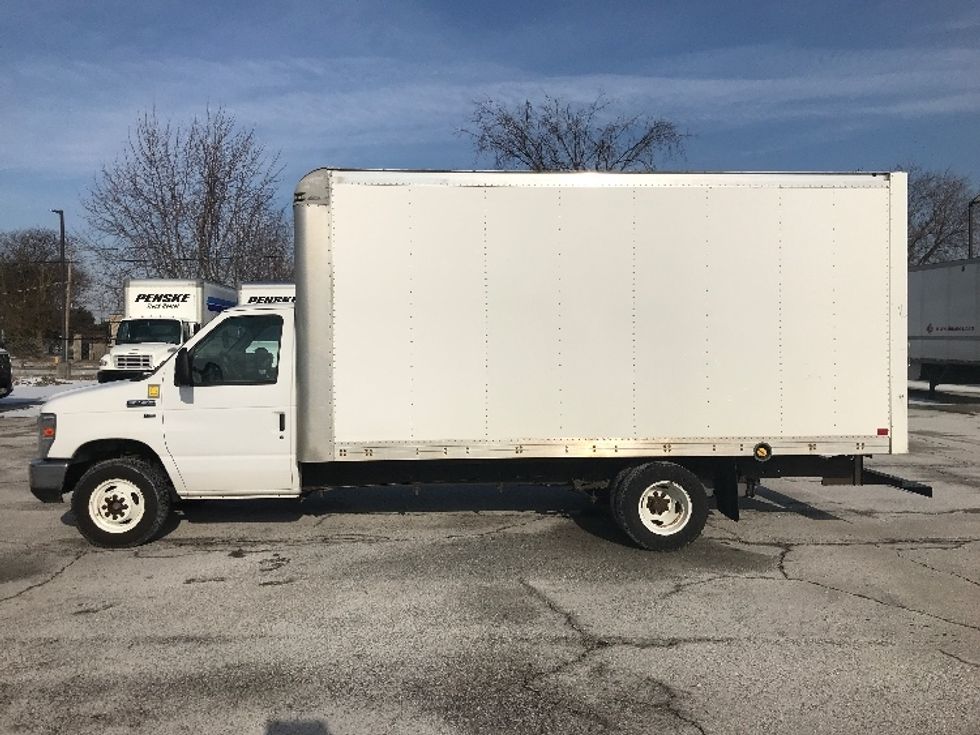 Light Duty Box Truck-Light and Medium Duty Trucks-Ford-2019-E450-Cambridge-ON-189,131\n\t\tkm-$ 31,250 - Image 4