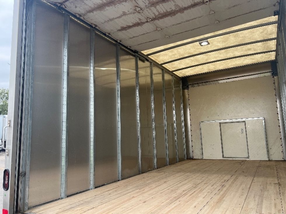 Light Duty Box Truck-Light and Medium Duty Trucks-Ford-2019-E450-Mississauga-ON-173,425\n\t\tkm-$ 33,250 - Image 10
