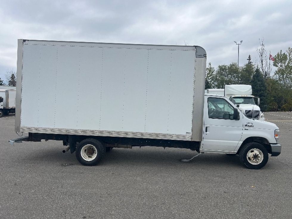 Light Duty Box Truck-Light and Medium Duty Trucks-Ford-2019-E450-Mississauga-ON-173,425\n\t\tkm-$ 33,250 - Image 14