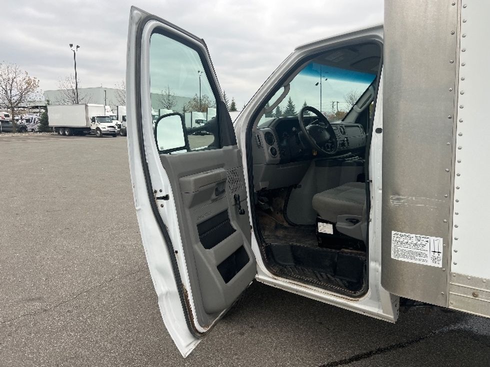 Light Duty Box Truck-Light and Medium Duty Trucks-Ford-2019-E450-Mississauga-ON-173,425\n\t\tkm-$ 33,250 - Image 15