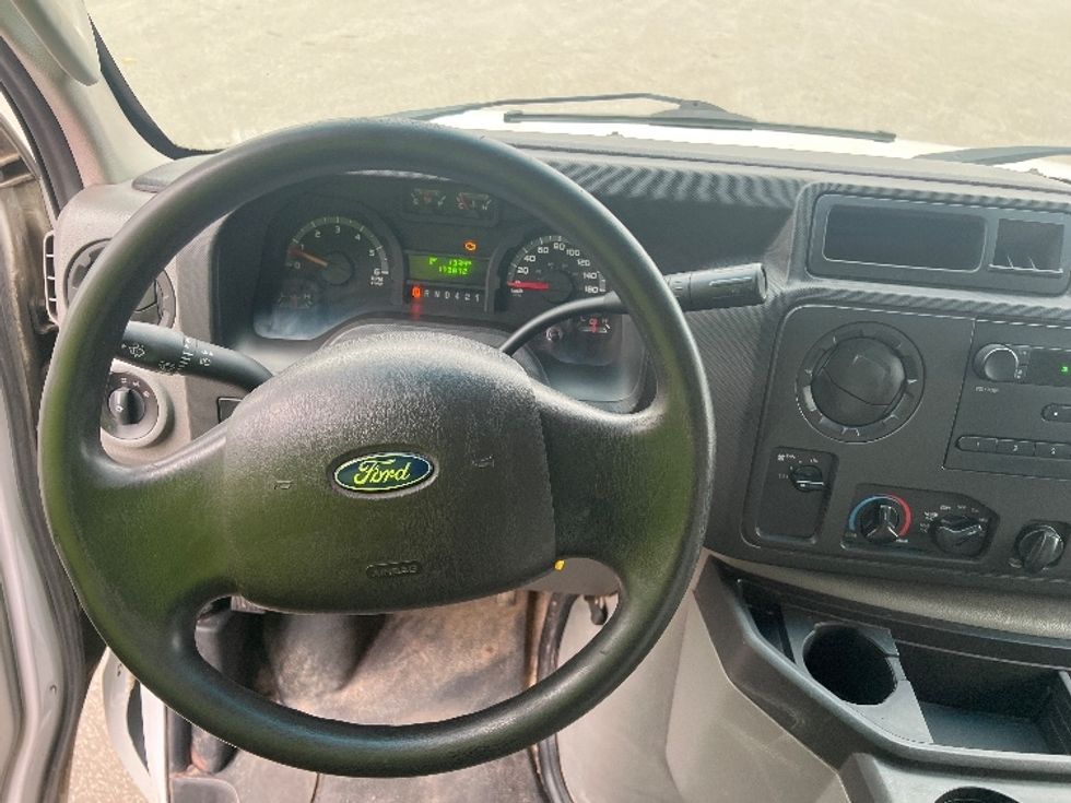 Light Duty Box Truck-Light and Medium Duty Trucks-Ford-2019-E450-Mississauga-ON-173,425\n\t\tkm-$ 33,250 - Image 17