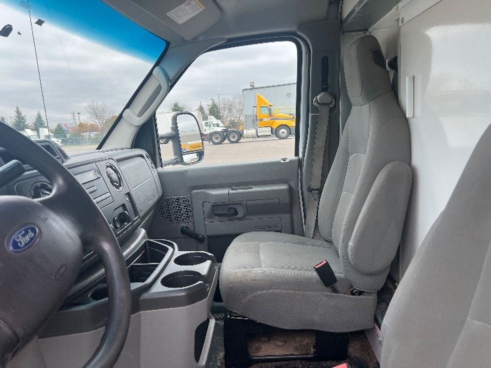 Light Duty Box Truck-Light and Medium Duty Trucks-Ford-2019-E450-Mississauga-ON-173,425\n\t\tkm-$ 33,250 - Image 18