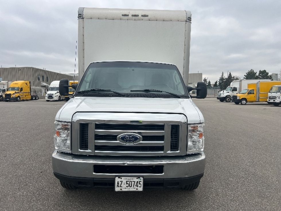 Light Duty Box Truck-Light and Medium Duty Trucks-Ford-2019-E450-Mississauga-ON-173,425\n\t\tkm-$ 33,250 - Image 2