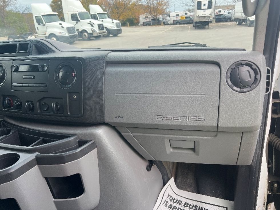 Light Duty Box Truck-Light and Medium Duty Trucks-Ford-2019-E450-Mississauga-ON-173,425\n\t\tkm-$ 33,250 - Image 20