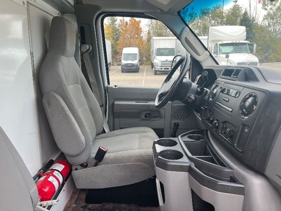 Light Duty Box Truck-Light and Medium Duty Trucks-Ford-2019-E450-Mississauga-ON-173,425\n\t\tkm-$ 33,250 - Image 21