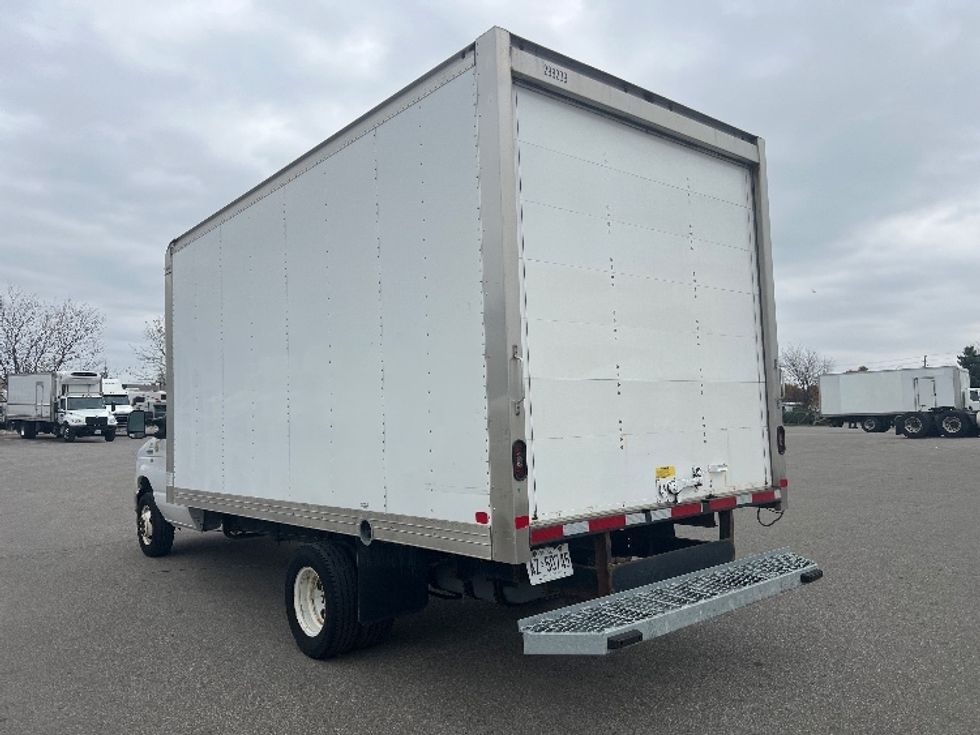 Light Duty Box Truck-Light and Medium Duty Trucks-Ford-2019-E450-Mississauga-ON-173,425\n\t\tkm-$ 33,250 - Image 6