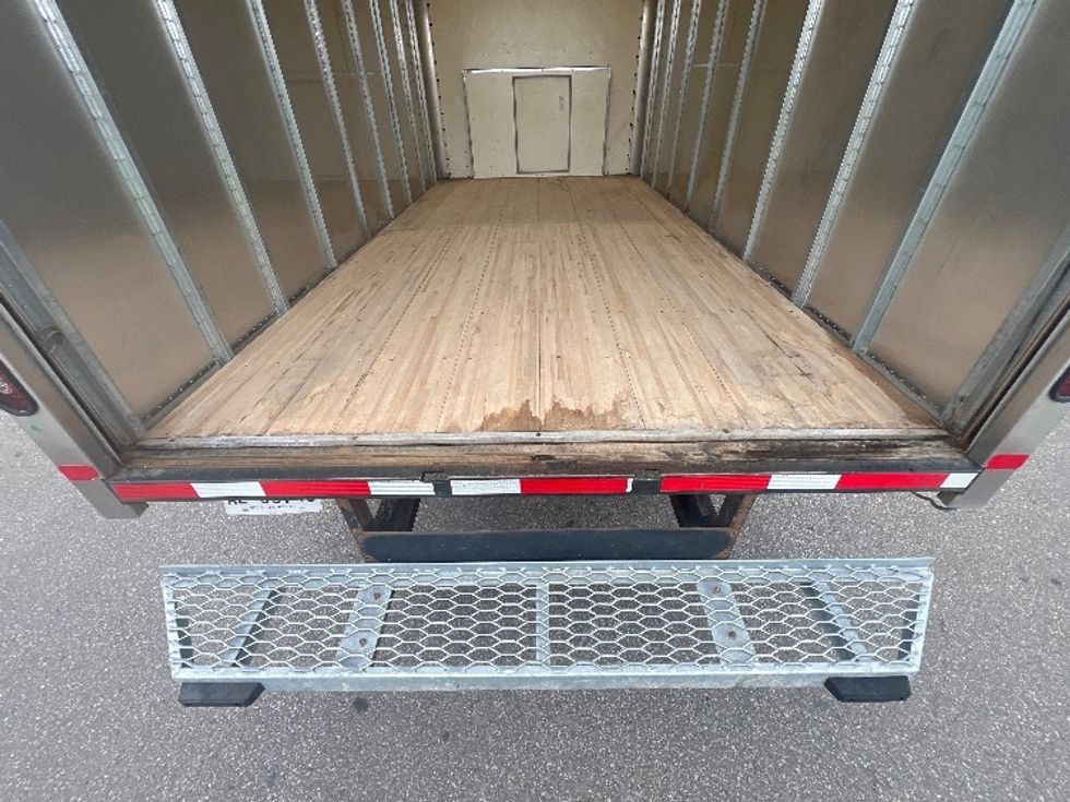 Light Duty Box Truck-Light and Medium Duty Trucks-Ford-2019-E450-Mississauga-ON-173,425\n\t\tkm-$ 33,250 - Image 9