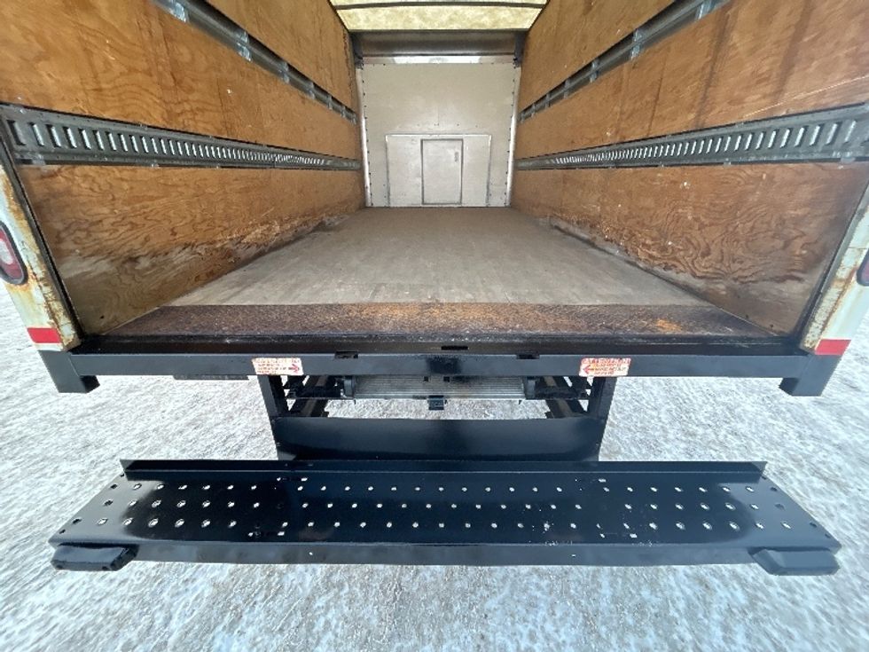 Light Duty Box Truck-Light and Medium Duty Trucks-Ford-2019-E450-Montreal-PQ-211,171\n\t\tkm-$ 29,250 - Image 10