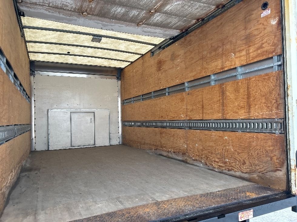 Light Duty Box Truck-Light and Medium Duty Trucks-Ford-2019-E450-Montreal-PQ-211,171\n\t\tkm-$ 29,250 - Image 12