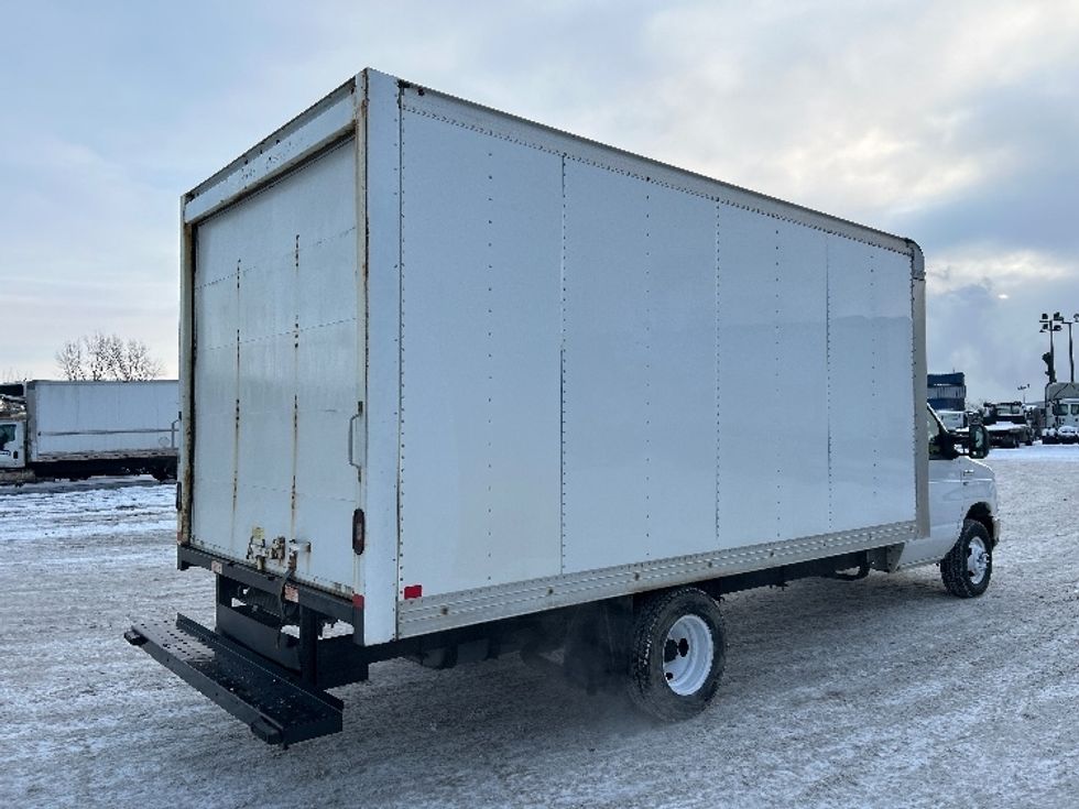 Light Duty Box Truck-Light and Medium Duty Trucks-Ford-2019-E450-Montreal-PQ-211,171\n\t\tkm-$ 29,250 - Image 13