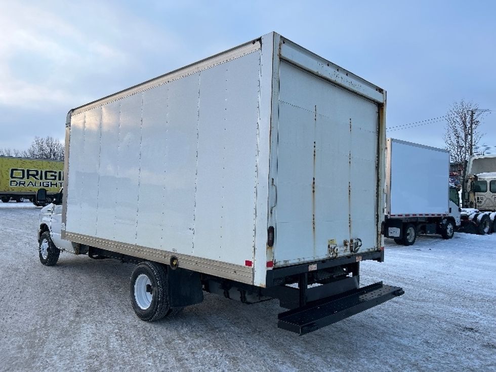 Light Duty Box Truck-Light and Medium Duty Trucks-Ford-2019-E450-Montreal-PQ-211,171\n\t\tkm-$ 29,250 - Image 6