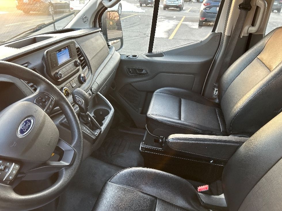 Light Duty Box Truck-Light and Medium Duty Trucks-Ford-2020-Transit 150-Piqua-OH-71,197\n\t\tmiles-$ 22,500 - Image 18