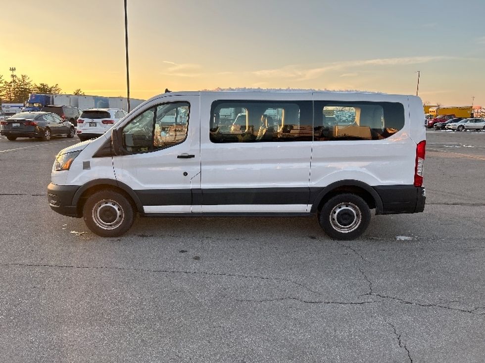 Light Duty Box Truck-Light and Medium Duty Trucks-Ford-2020-Transit 150-Piqua-OH-71,197\n\t\tmiles-$ 22,500 - Image 4