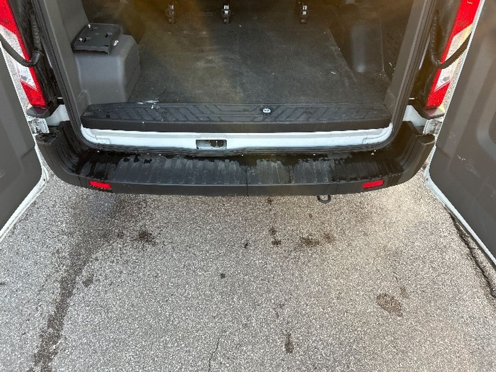 Light Duty Box Truck-Light and Medium Duty Trucks-Ford-2020-Transit 150-Piqua-OH-71,197\n\t\tmiles-$ 22,500 - Image 9