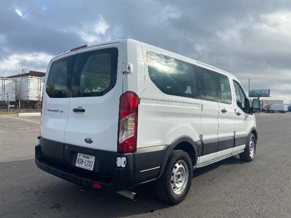 Light Duty Box Truck-Light and Medium Duty Trucks-Ford-2020-Transit 150-San Antonio-TX-32,754\n\t\tmiles-$ 30,750 - Image 12