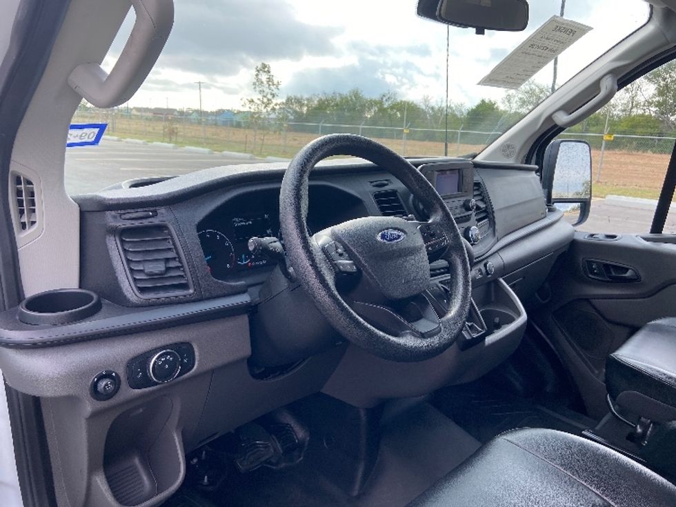 Light Duty Box Truck-Light and Medium Duty Trucks-Ford-2020-Transit 150-San Antonio-TX-32,754\n\t\tmiles-$ 30,750 - Image 16