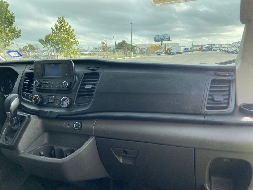 Light Duty Box Truck-Light and Medium Duty Trucks-Ford-2020-Transit 150-San Antonio-TX-32,754\n\t\tmiles-$ 30,750 - Image 20