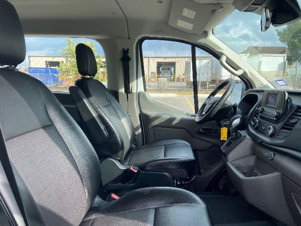 Light Duty Box Truck-Light and Medium Duty Trucks-Ford-2020-Transit 150-San Antonio-TX-32,754\n\t\tmiles-$ 30,750 - Image 21