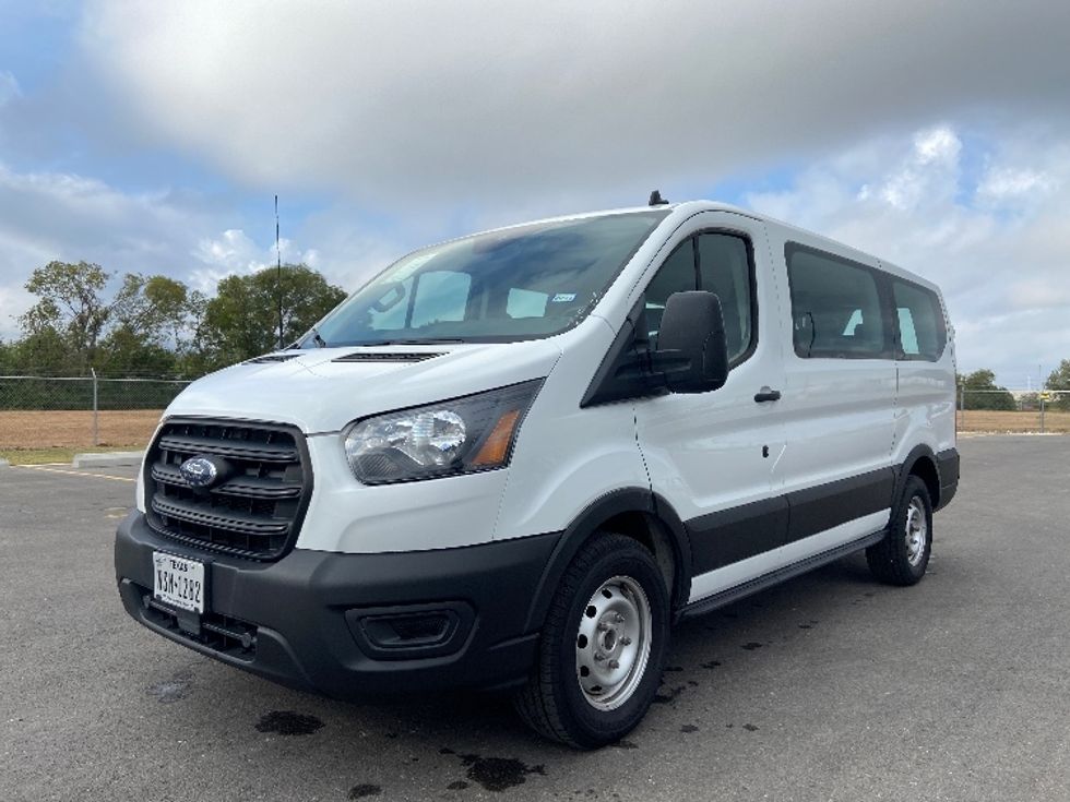Light Duty Box Truck-Light and Medium Duty Trucks-Ford-2020-Transit 150-San Antonio-TX-32,754\n\t\tmiles-$ 30,750 - Image 3