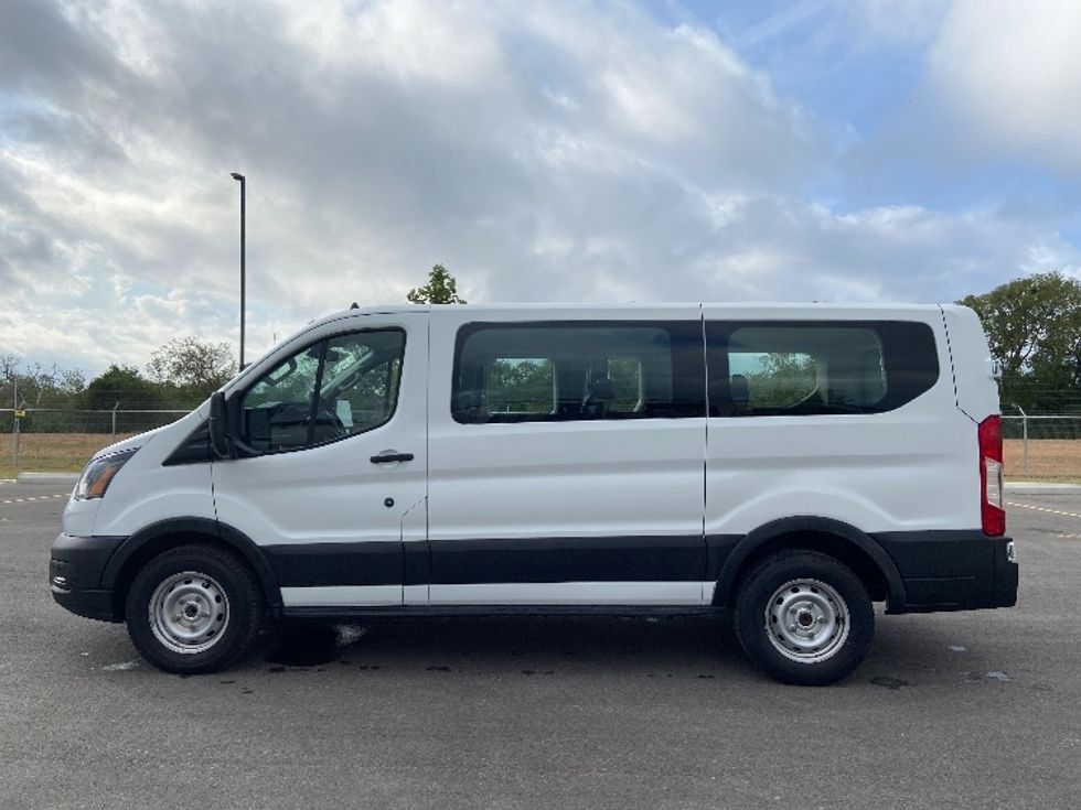 Light Duty Box Truck-Light and Medium Duty Trucks-Ford-2020-Transit 150-San Antonio-TX-32,754\n\t\tmiles-$ 30,750 - Image 4