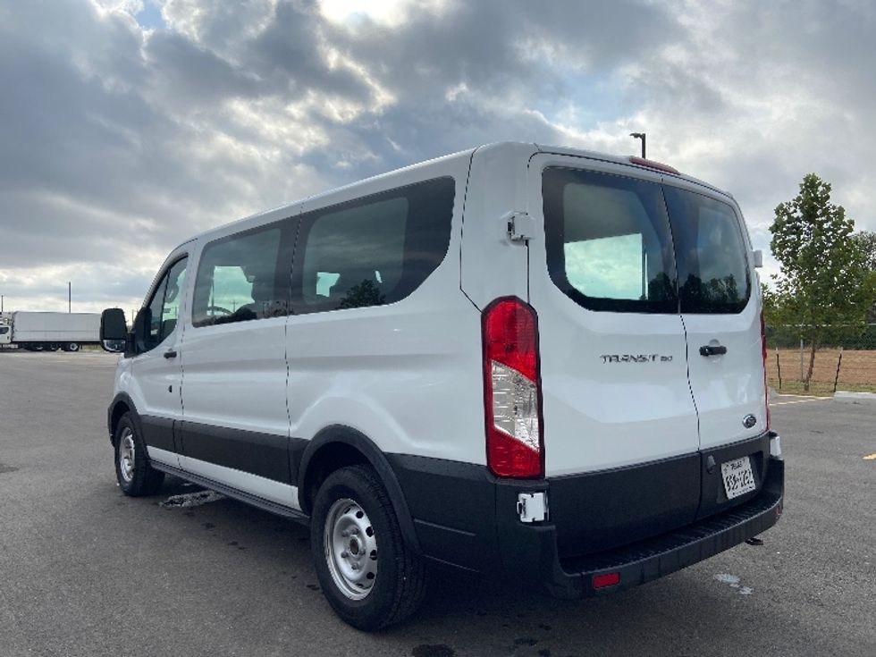 Light Duty Box Truck-Light and Medium Duty Trucks-Ford-2020-Transit 150-San Antonio-TX-32,754\n\t\tmiles-$ 30,750 - Image 6