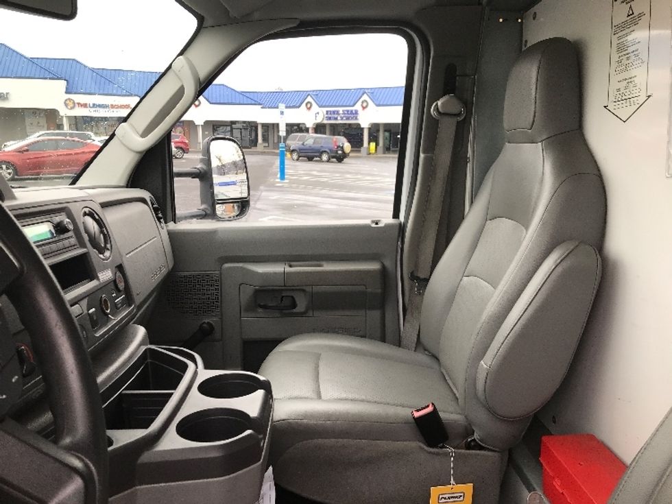 Light Duty Box Truck-Light and Medium Duty Trucks-Ford-2021-E350-Allentown-PA-118,928\n\t\tmiles-$ 25,500 - Image 19