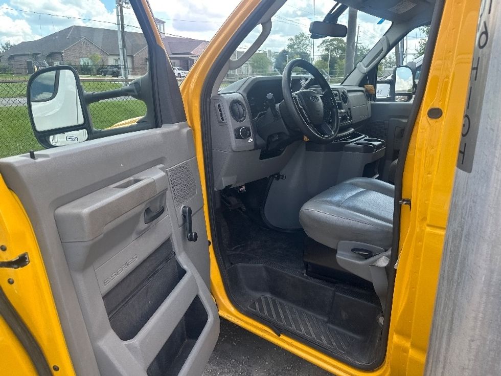 Light Duty Box Truck-Light and Medium Duty Trucks-Ford-2021-E350-Baton Rouge-LA-106,062\n\t\tmiles-$ 24,750 - Image 17