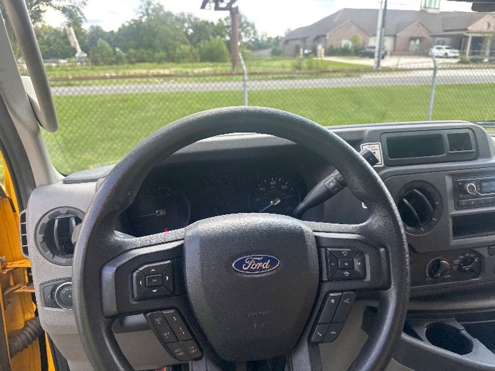 Light Duty Box Truck-Light and Medium Duty Trucks-Ford-2021-E350-Baton Rouge-LA-106,062\n\t\tmiles-$ 24,750 - Image 18