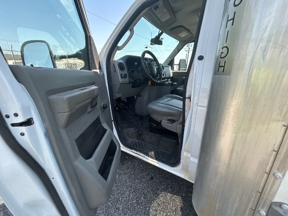 Light Duty Box Truck-Light and Medium Duty Trucks-Ford-2021-E350-Birmingham-AL-114,218\n\t\tmiles-$ 25,750 - Image 14
