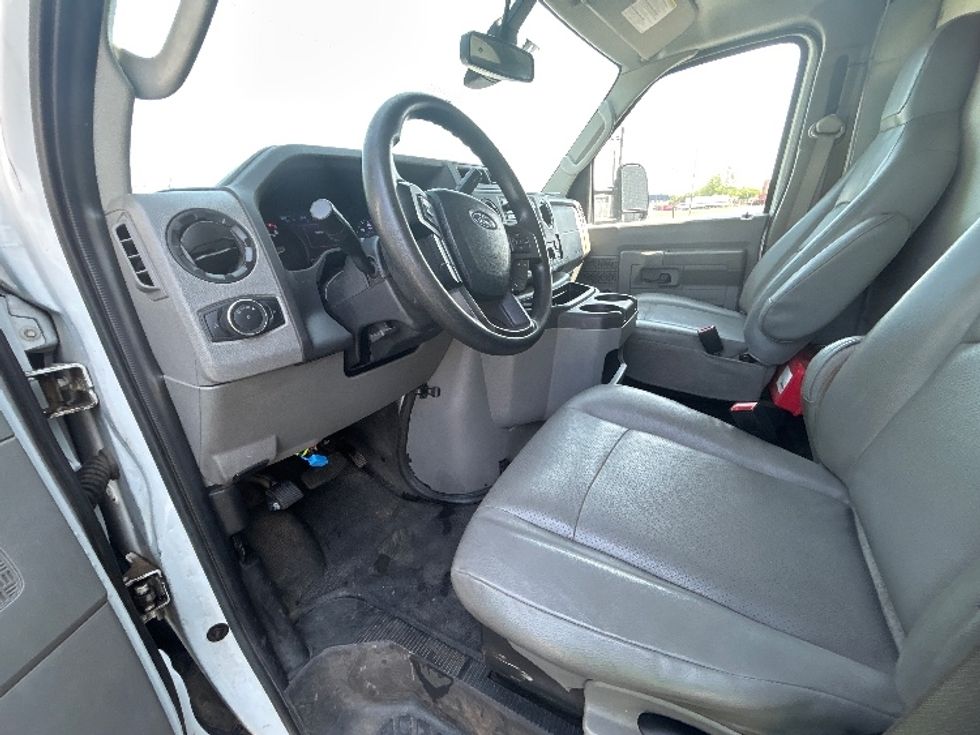 Light Duty Box Truck-Light and Medium Duty Trucks-Ford-2021-E350-Birmingham-AL-114,218\n\t\tmiles-$ 25,750 - Image 15