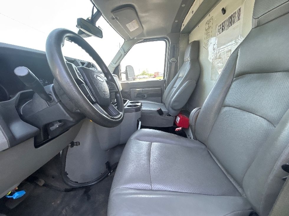 Light Duty Box Truck-Light and Medium Duty Trucks-Ford-2021-E350-Birmingham-AL-114,218\n\t\tmiles-$ 25,750 - Image 17