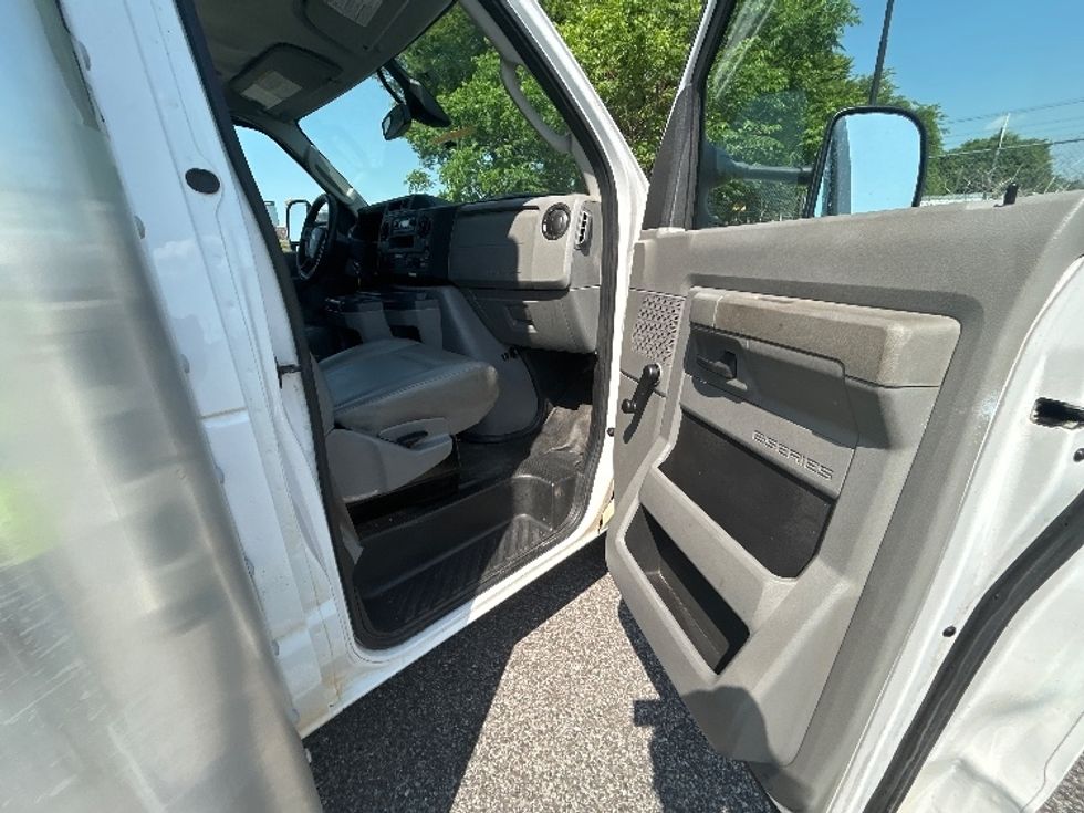 Light Duty Box Truck-Light and Medium Duty Trucks-Ford-2021-E350-Birmingham-AL-114,218\n\t\tmiles-$ 25,750 - Image 18