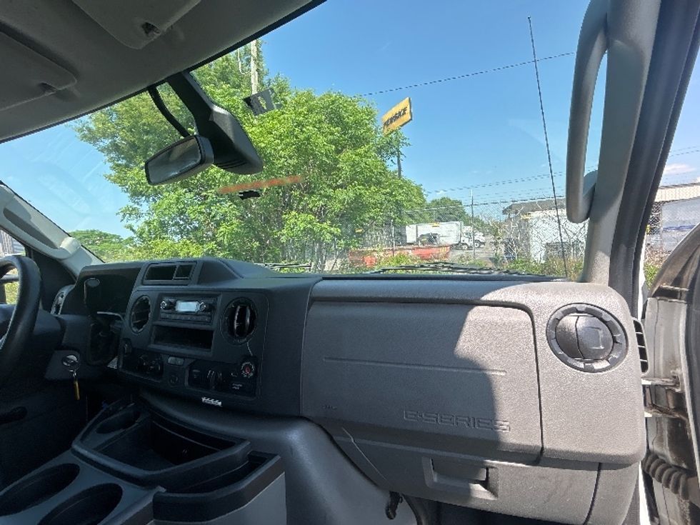 Light Duty Box Truck-Light and Medium Duty Trucks-Ford-2021-E350-Birmingham-AL-114,218\n\t\tmiles-$ 25,750 - Image 19
