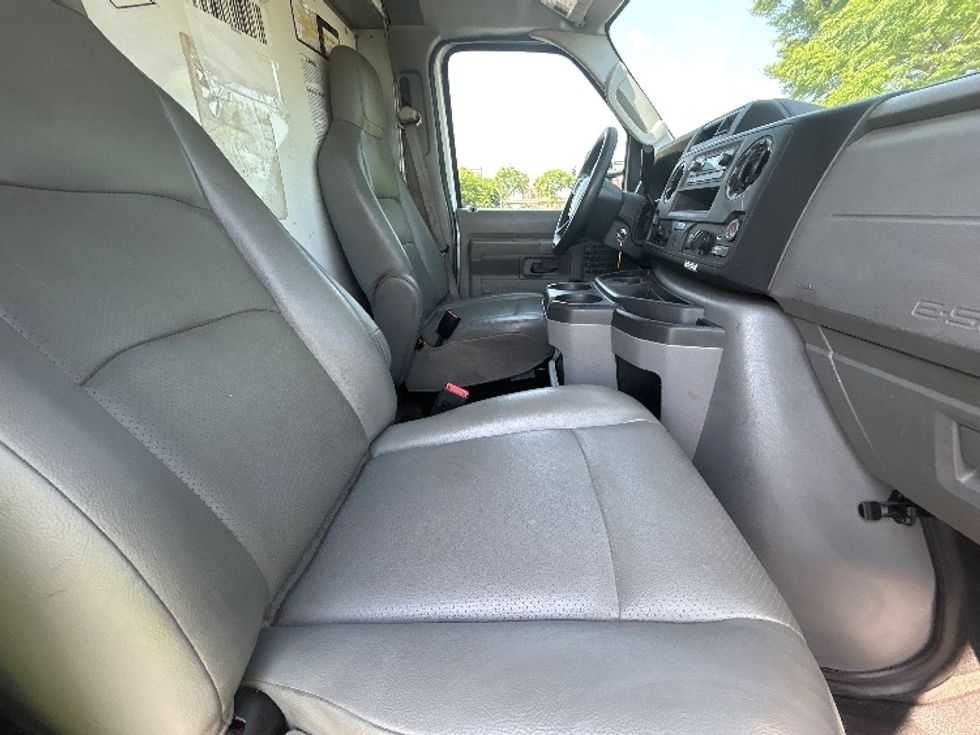 Light Duty Box Truck-Light and Medium Duty Trucks-Ford-2021-E350-Birmingham-AL-114,218\n\t\tmiles-$ 25,750 - Image 20