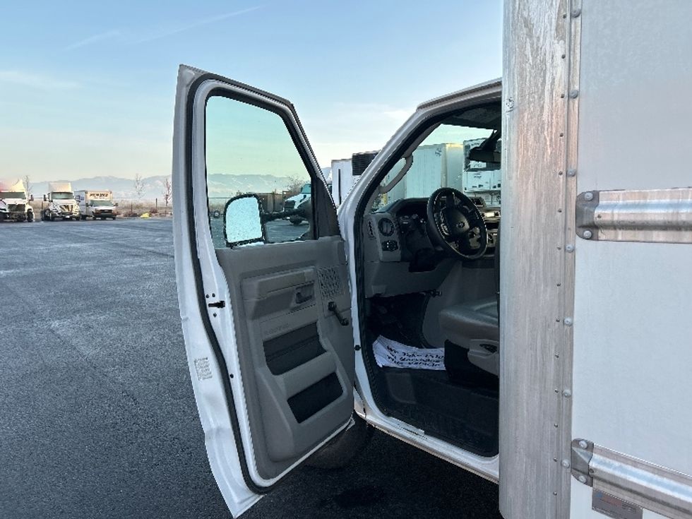 Light Duty Box Truck-Light and Medium Duty Trucks-Ford-2021-E350-Boise-ID-122,699\n\t\tmiles-$ 27,250 - Image 16